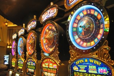 Slot game interface showing Aviator gameplay in Free Play mode